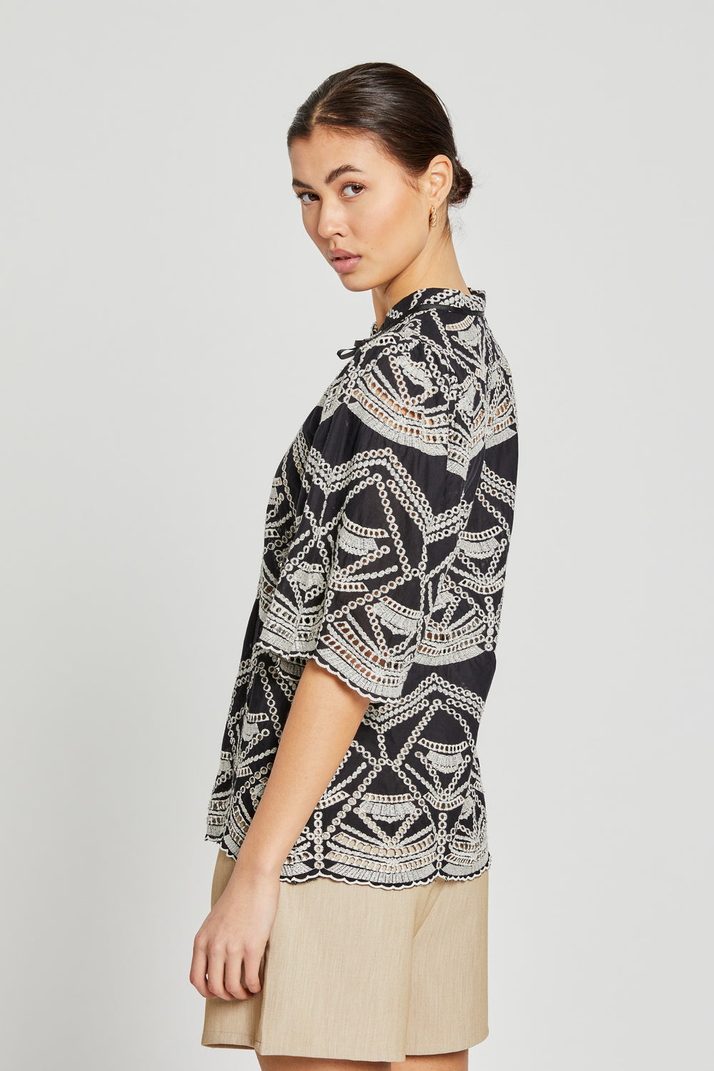 Bruuns Bazaar Women ArvensisBBLarin shirt blouse Black/Cream